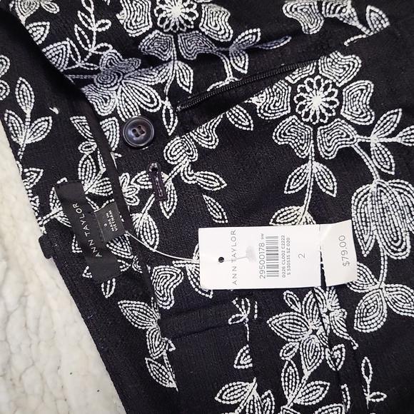 Ann Taylor- Floral Ankle Pant - Picture 4 of 5